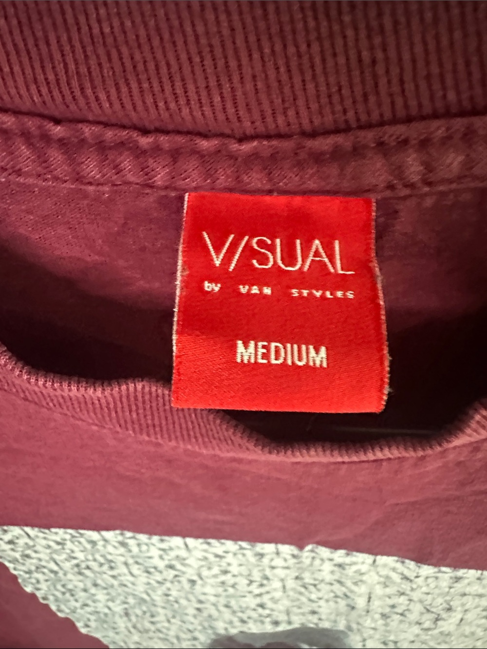 V/SUAL Men’s Short Sleeve Graphic Tee in Burgundy (flaws) - Picture 2 of 7